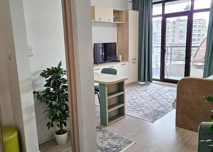 Four Seasons Apartment *